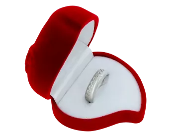 Ring box jewelry box heartshaped velvet red